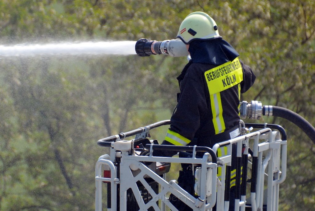 Grossfeuer Poco Lager Koeln Porz Gremberghoven Hansestr P909.jpg